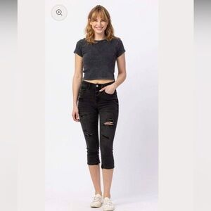 Judy Blue Dark grey/black Distressed capri jeans size 7/28.